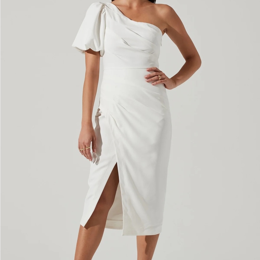 ASTR the Label Joelle One Shoulder Midi Dress size M